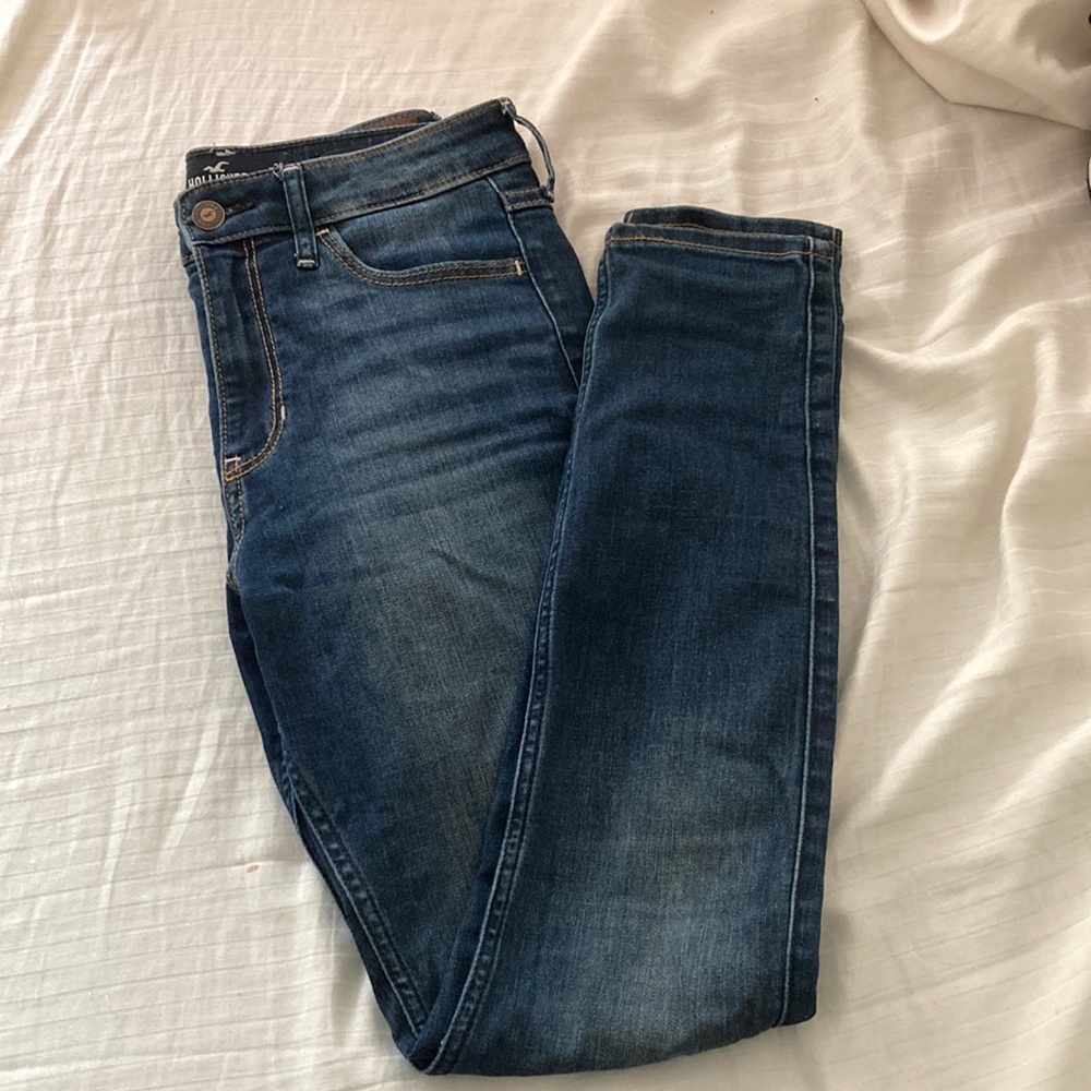 Hollister 26W Short. High rise skinny jeans